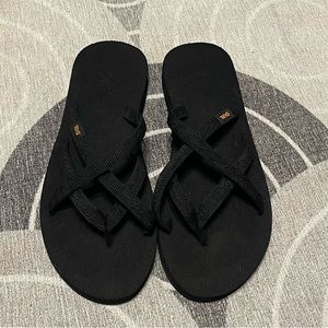 Teva OLOWAHU flip flop sandals.
